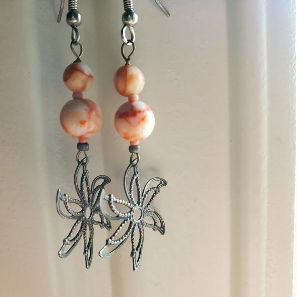 Marbled two-tone pink bead flower/pinwheel dangle earrings